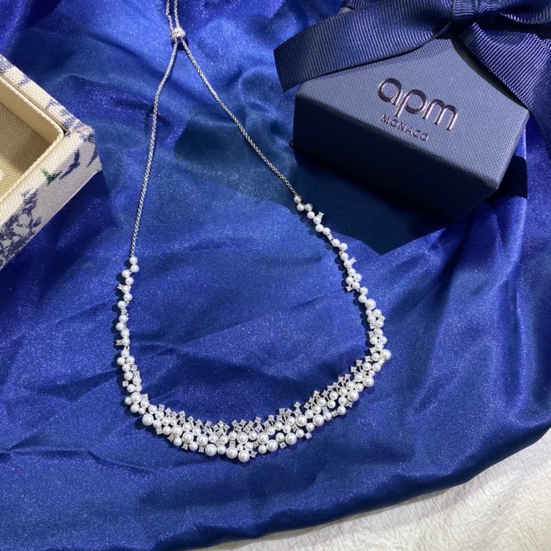 APM Monaco Elegant Diamond Necklace